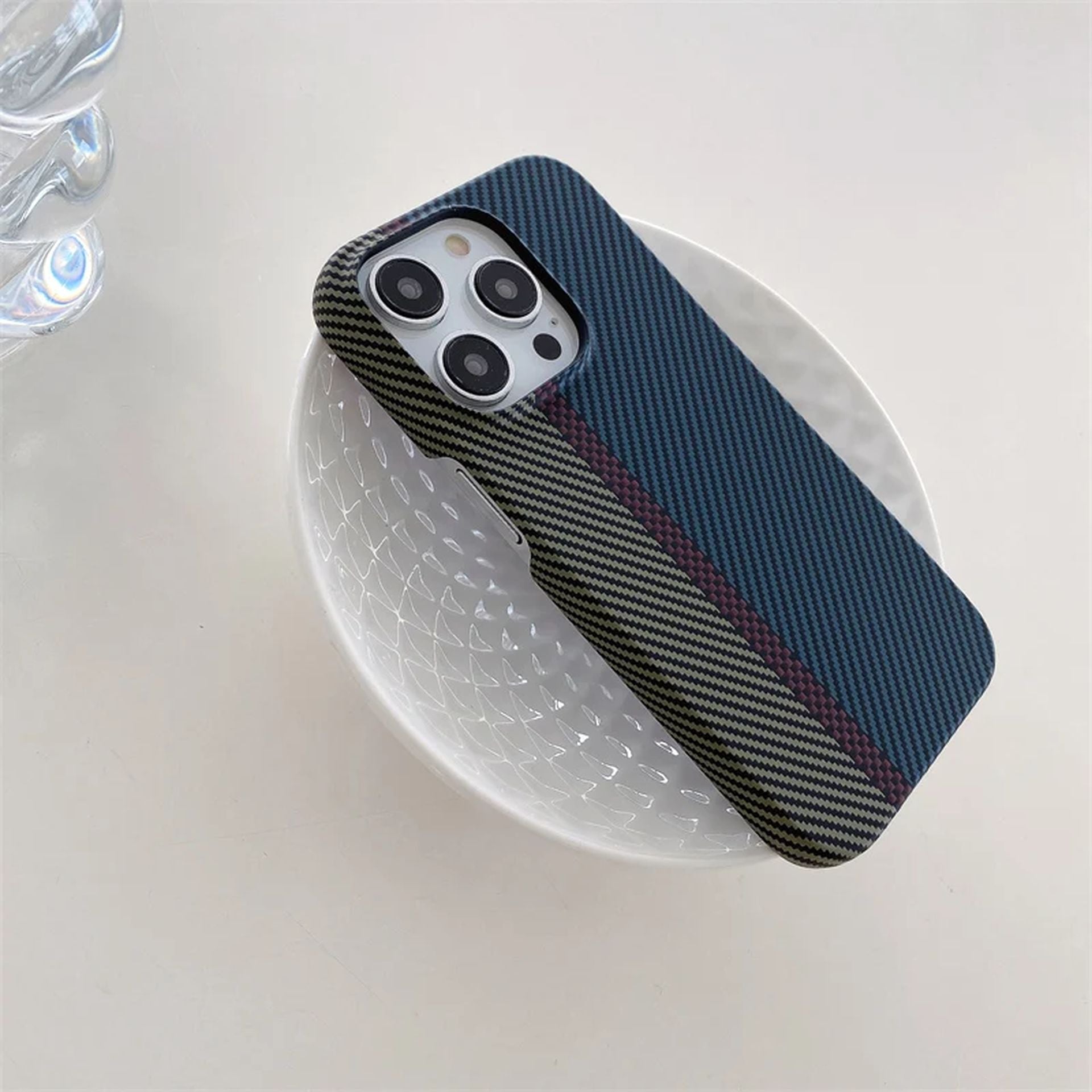 Coque Design Élégant En Fibre De Carbone Anti-Choc Pour iPhone 16 Pro