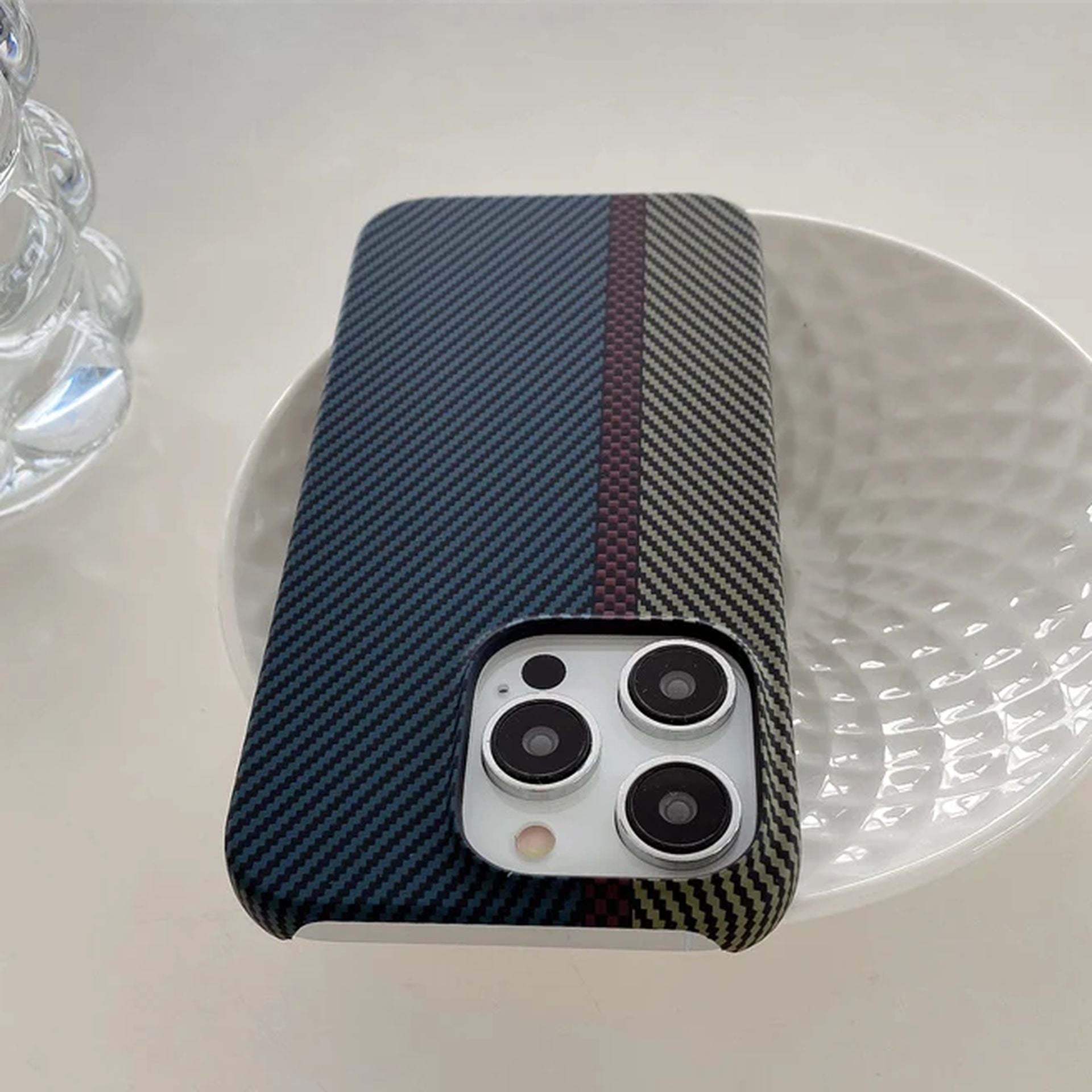 Coque Design Élégant En Fibre De Carbone Anti-Choc Pour iPhone 16 Pro - Bleu