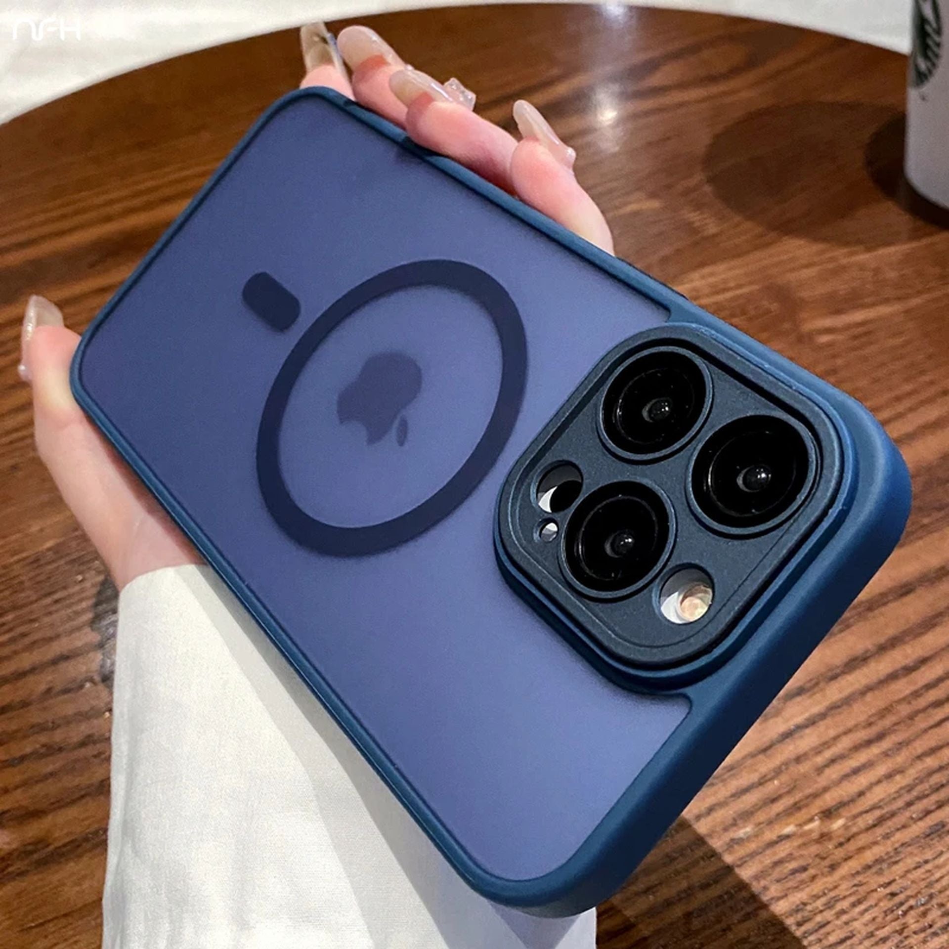 Coque Magnétique Douce Avec Cadre Transparent Design Élégant pour iPhone 15 Pro