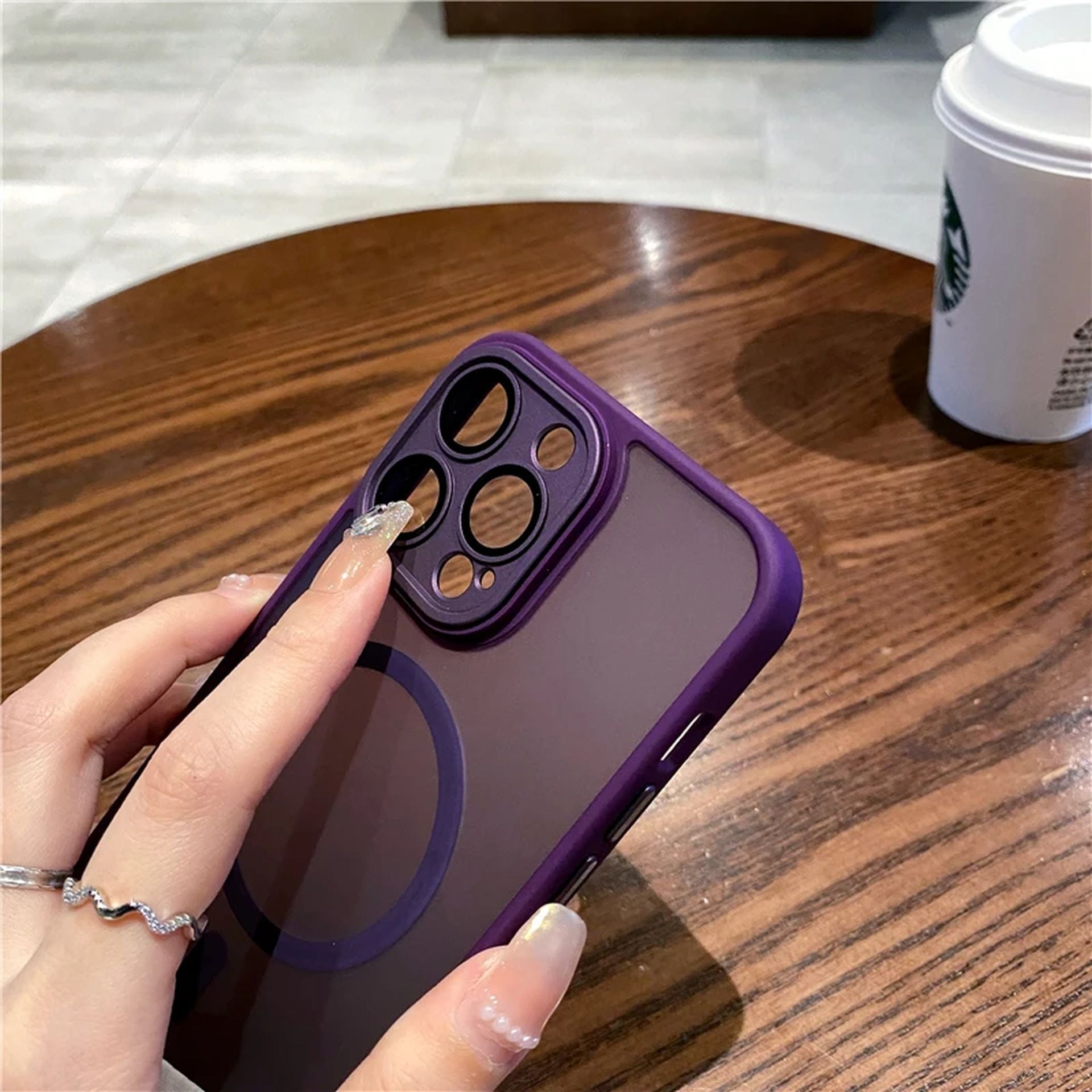 Coque Magnétique Douce Avec Cadre Transparent Design Élégant pour iPhone 15 Pro