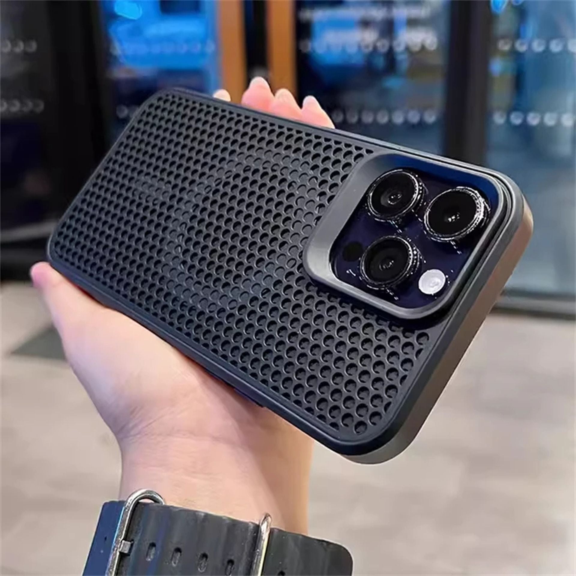 Coque magnétique respirante avec design en maille pour iPhone 15 Plus - Noir