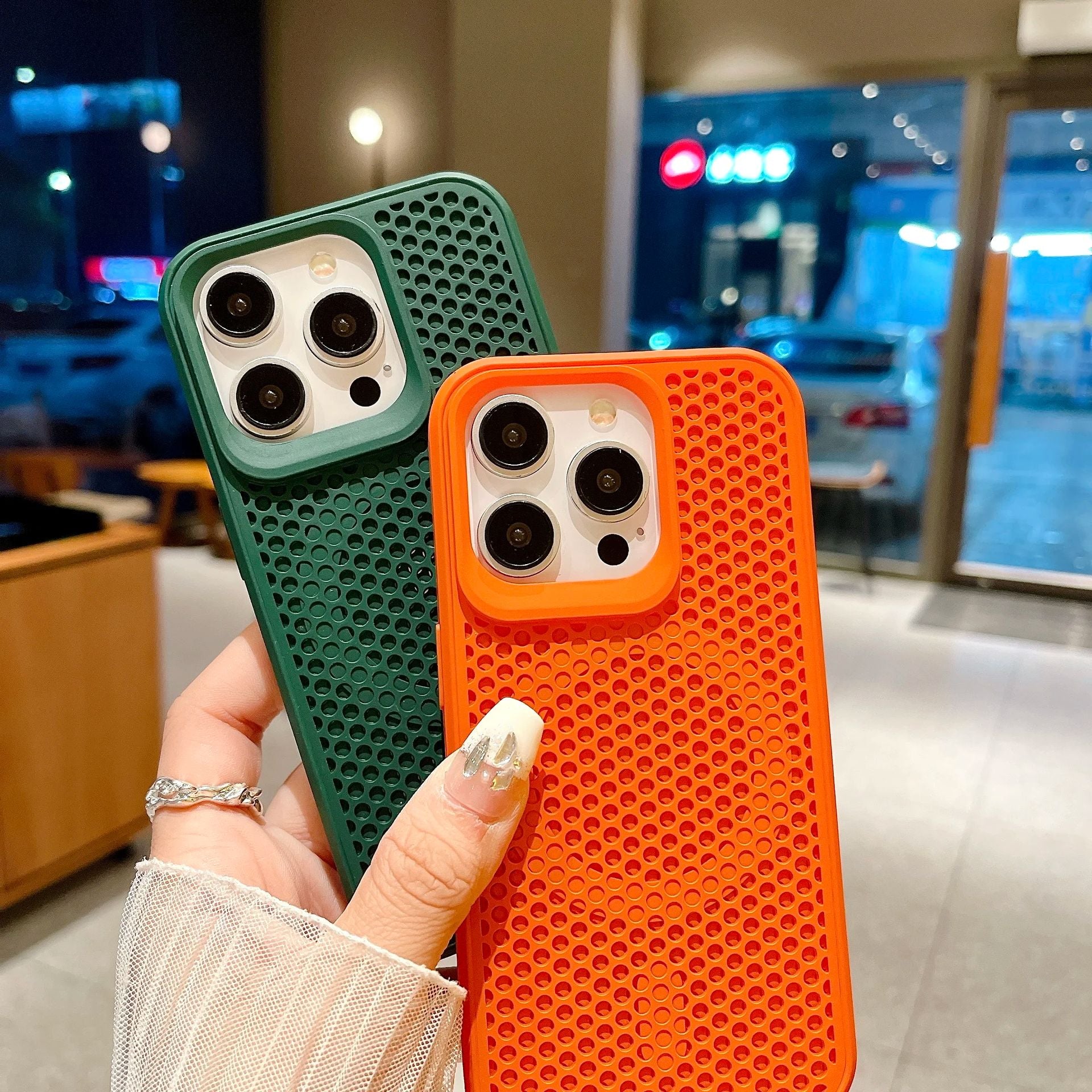 Coque magnétique respirante avec design en maille pour iPhone 16 Pro