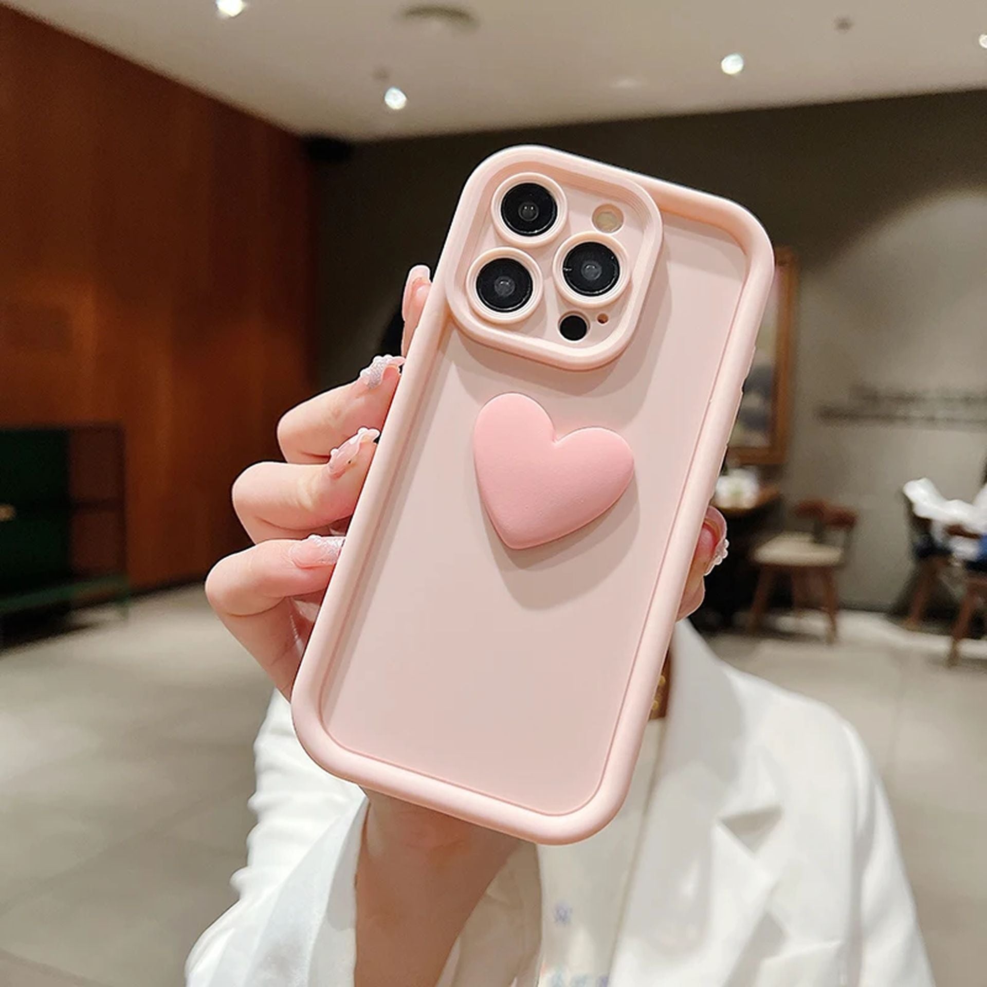 Coque Silhouette Douce Avec Cœur 3D Antichoc pour iPhone 16 Pro - Rose Clair