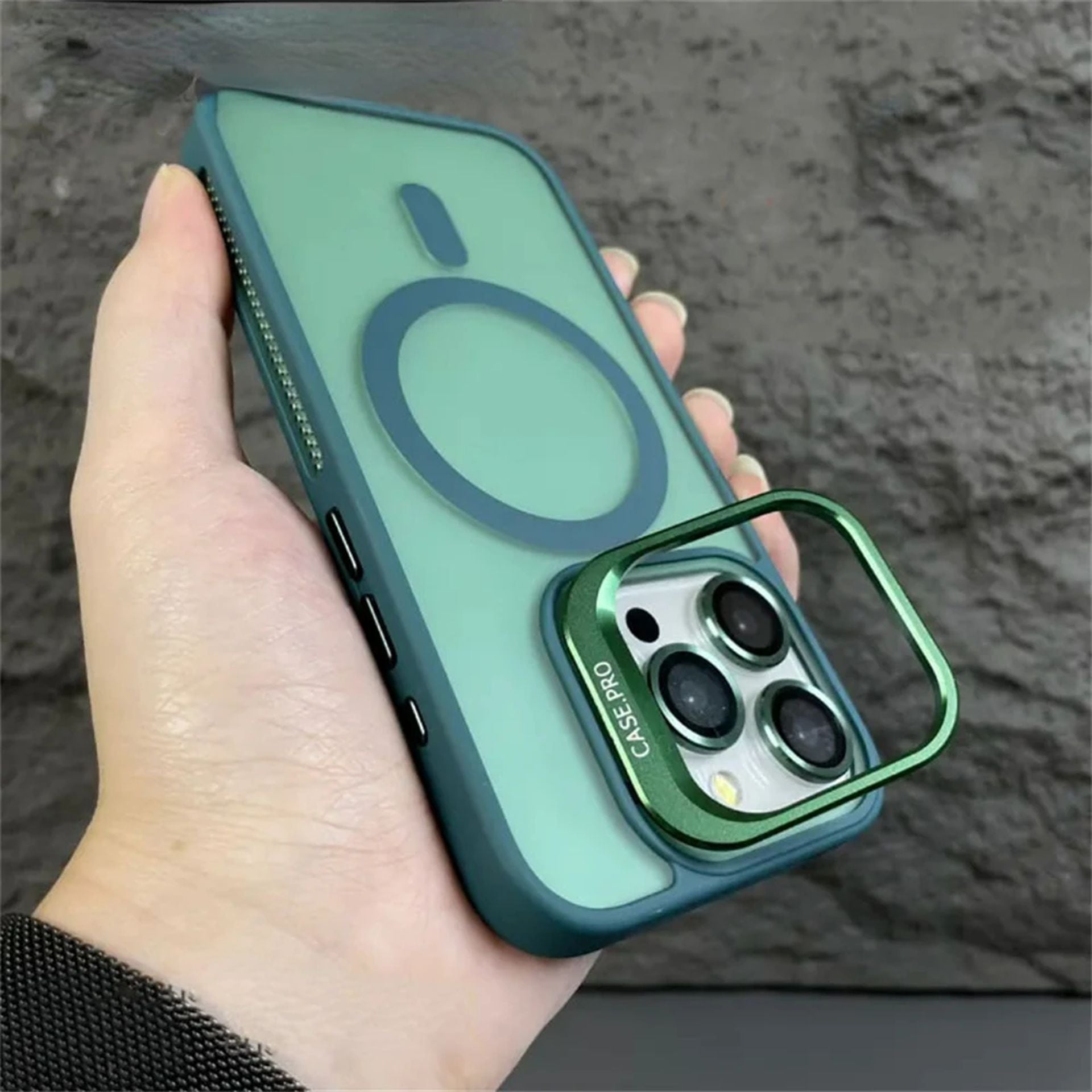 Coque Transparent Magnétique avec Protection Élevée pour iPhone 13 - Vert