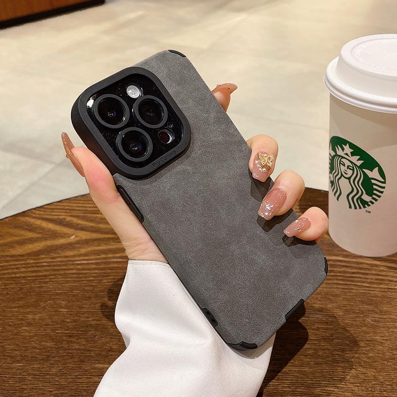 Coque souple aspect cuir gris foncé pour iPhone 15 Pro Max avec découpe triple caméra. - Wiqeo