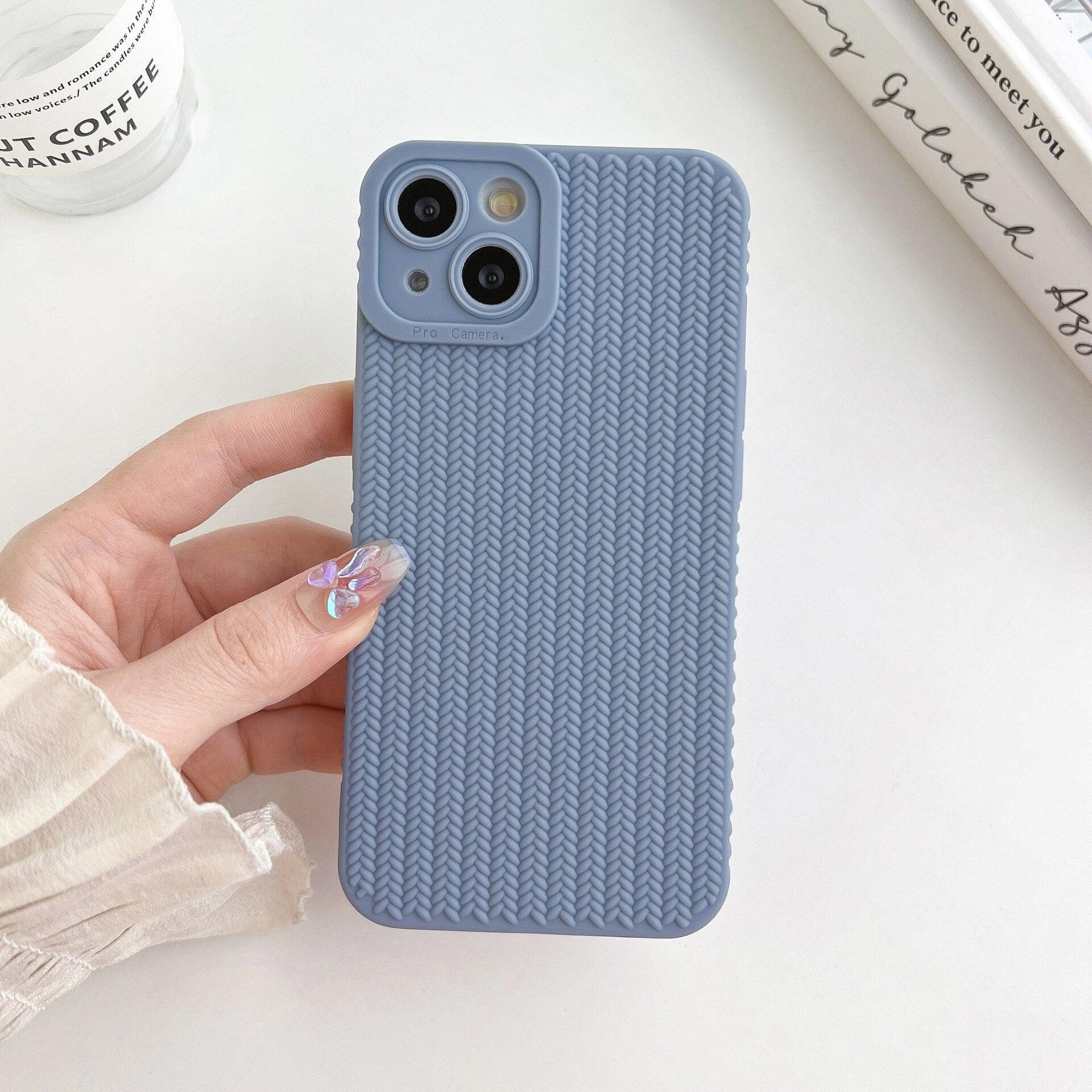 Coque pour iPhone 15 Pro Max bleu clair avec texture tissée minimaliste. - Wiqeo