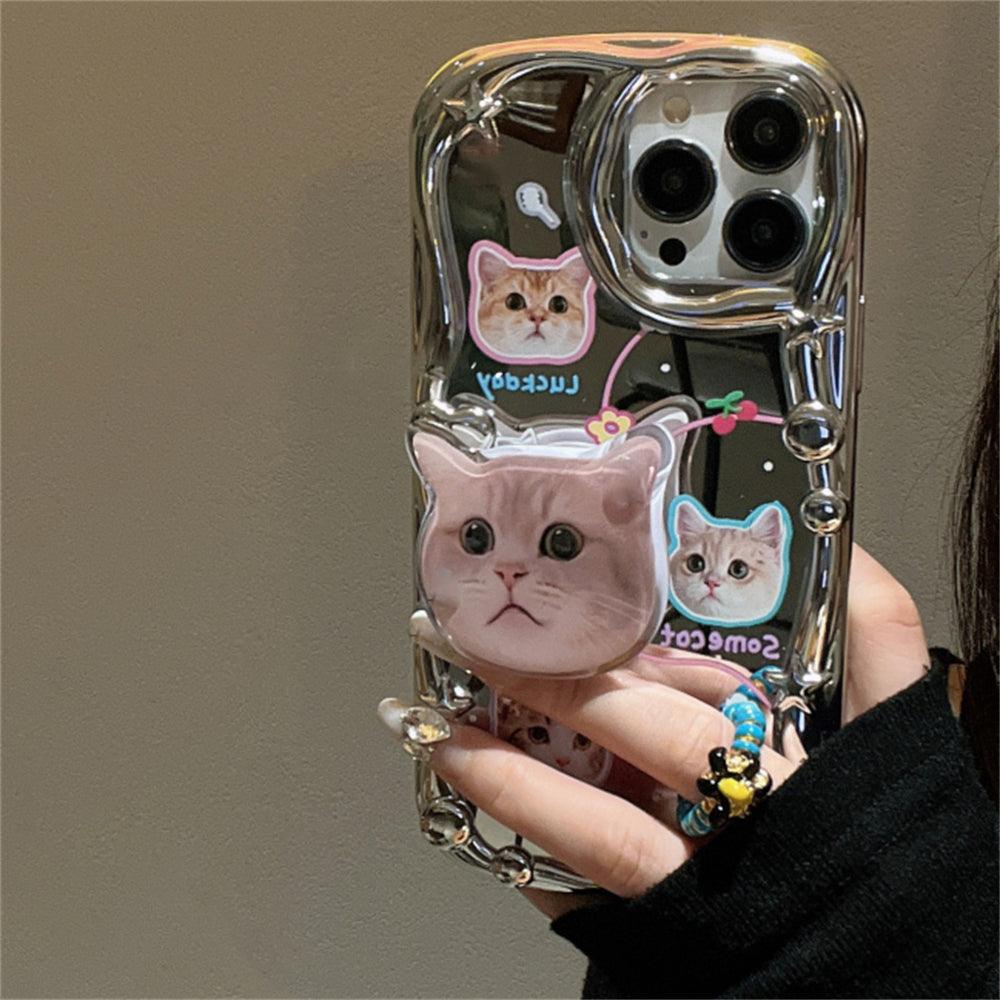 Coque iPhone 14 Plus argentée brillante avec chien 3D et support anneau rose, autocollants de chats colorés. - Wiqeo