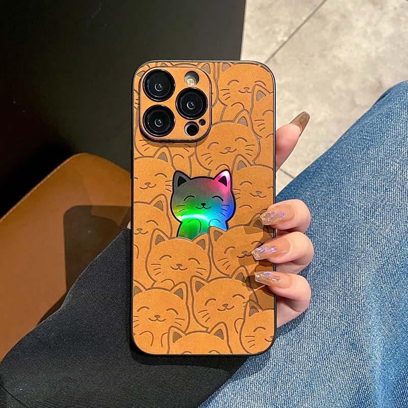 Coque iPhone 12 Pro orange effet cuir avec chat coloré et motifs de chats gravés. - Wiqeo