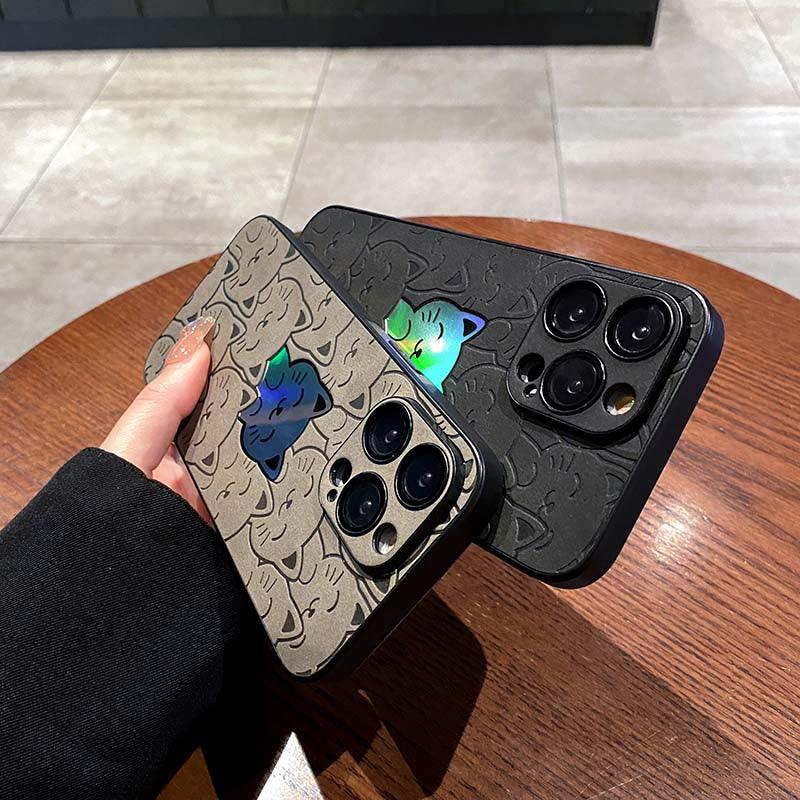 Coques iPhone 13 Pro Max en cuir noir et gris avec motifs chat coloré holographique, texture embossée. - Wiqeo