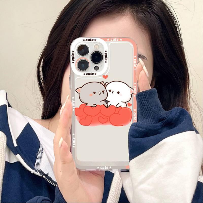 Coque iPhone 12 Pro transparente avec illustration de chats mignons assis sur un nuage rouge. - Wiqeo