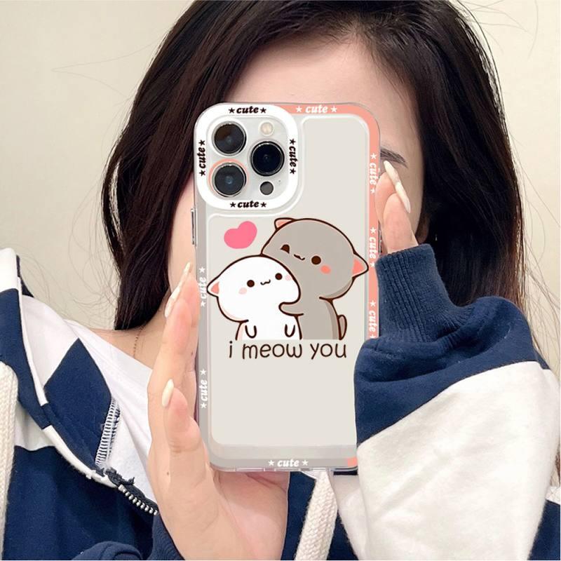 Coque iPhone 13 Pro Max transparente avec deux chats animés gris et blanc et texte "i meow you". - Wiqeo