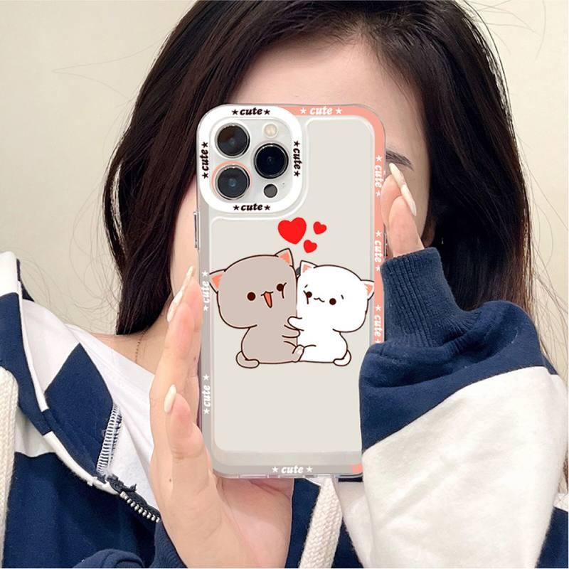 Coque iPhone 14 Pro Max transparente avec deux chats mignons et cœurs rouges animés. - Wiqeo