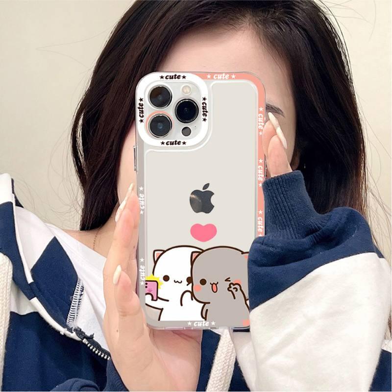 Coque iPhone 14 Pro Max transparente avec dessin de deux chats mignons et un cœur rose. - Wiqeo