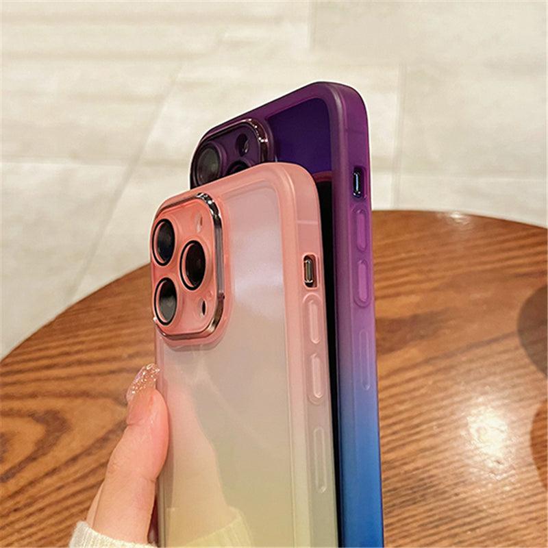 Coque dégradée violette à bleue avec contours pour iPhone 12 Pro Max, transparente sur l’arrière et rose autour des caméras. - Wiqeo