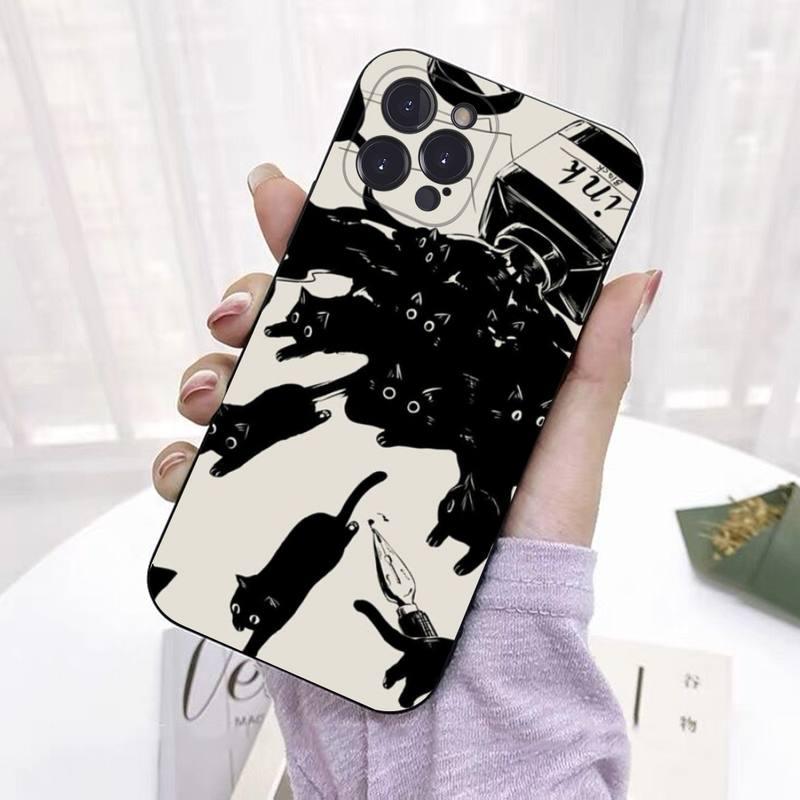 Coque iPhone 15 blanche avec dessin noir de plusieurs chats en mouvement. - Wiqeo