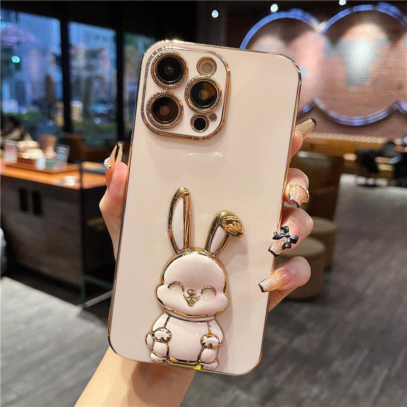 Coque iPhone 13 Pro Max crème avec lapin 3D or et détails dorés brillants. - Wiqeo