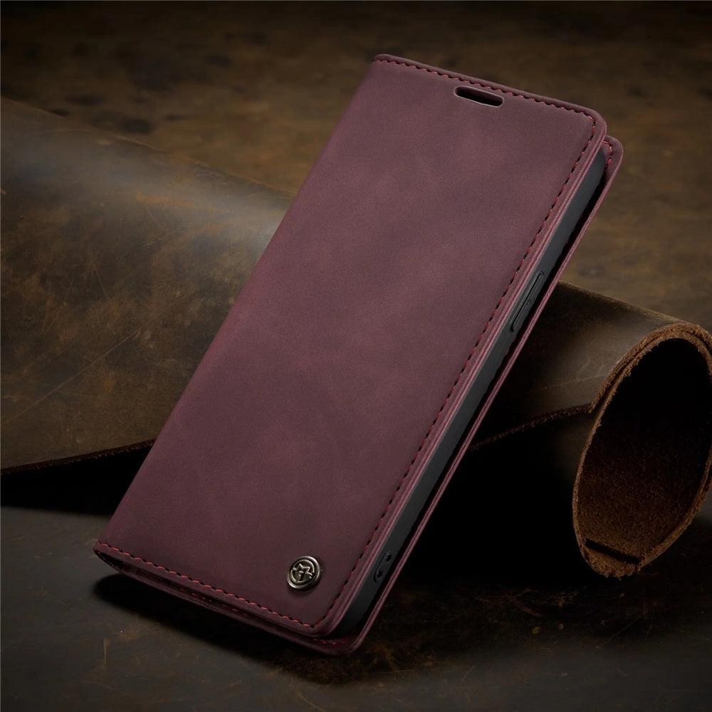 Coque portefeuille magnétique en simili cuir grenat pour iPhone 14 Pro Max avec détail logo métallique. - Wiqeo