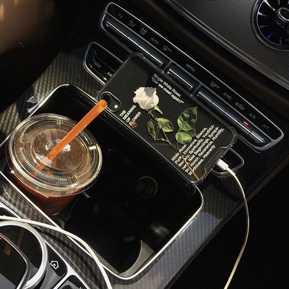 Coque iPhone 13 Pro Max transparente avec rose blanche et feuilles vertes, texte décoratif noir. - Wiqeo