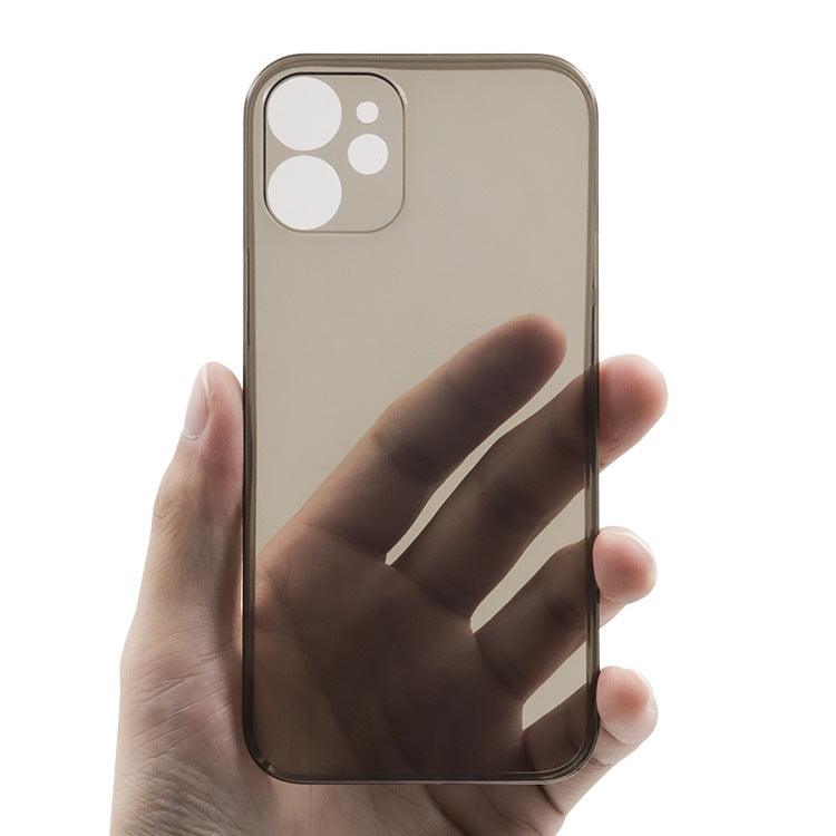 Coque transparente fumée ultra fine et souple pour iPhone 13 Pro Max tenue en main. - Wiqeo