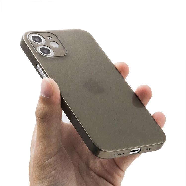 Coque transparente souple gris fumé pour iPhone 15 Plus, maintenue en main. - Wiqeo
