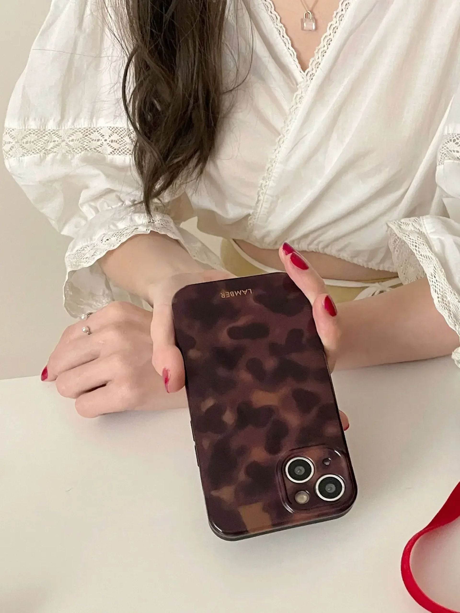 Coque Antichoc Design Rétro Brun pour iPhone 15