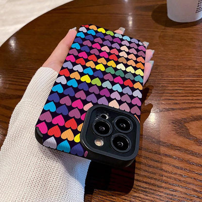 Coque Cœurs Colorés en Silicone pour iPhone 16
