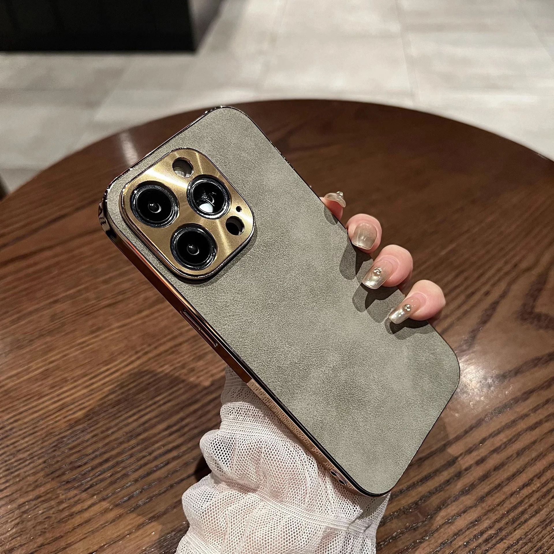 Coque Élégante En Cuir Avec Lentille Métallique pour iPhone 14 - Gris