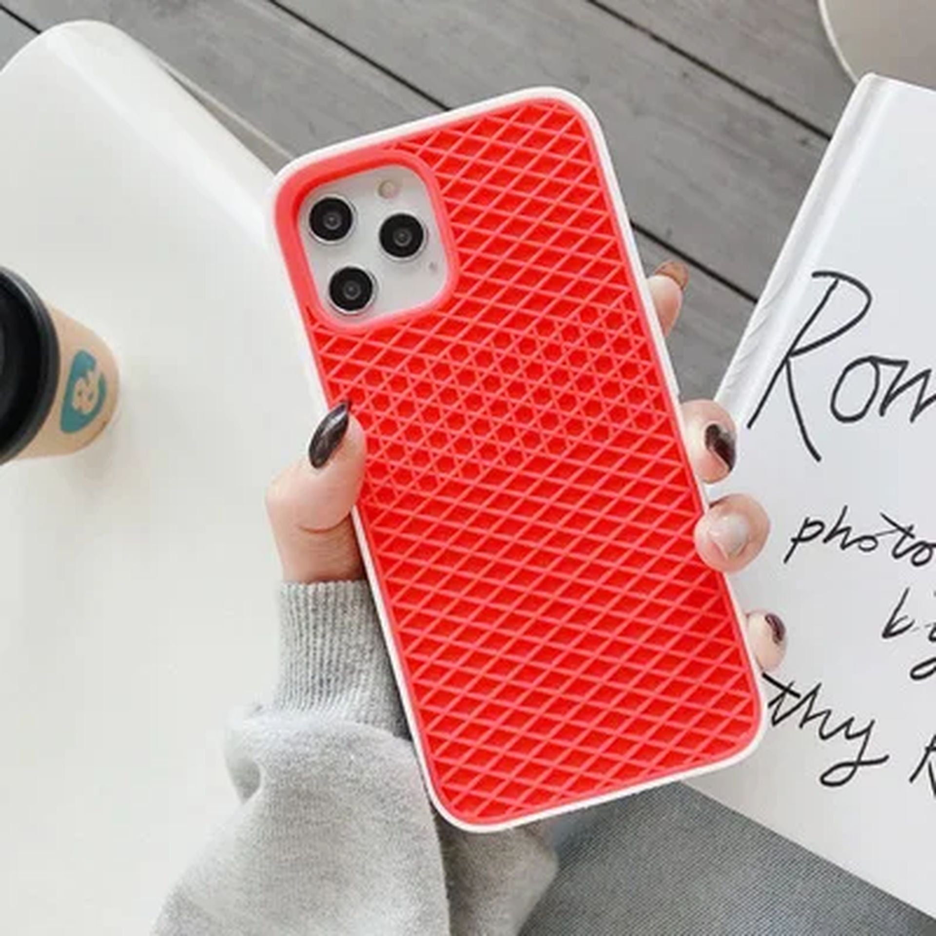 Coque Flexible Gaufrée en Silicone Anti-Choc pour iPhone 14 - Rouge