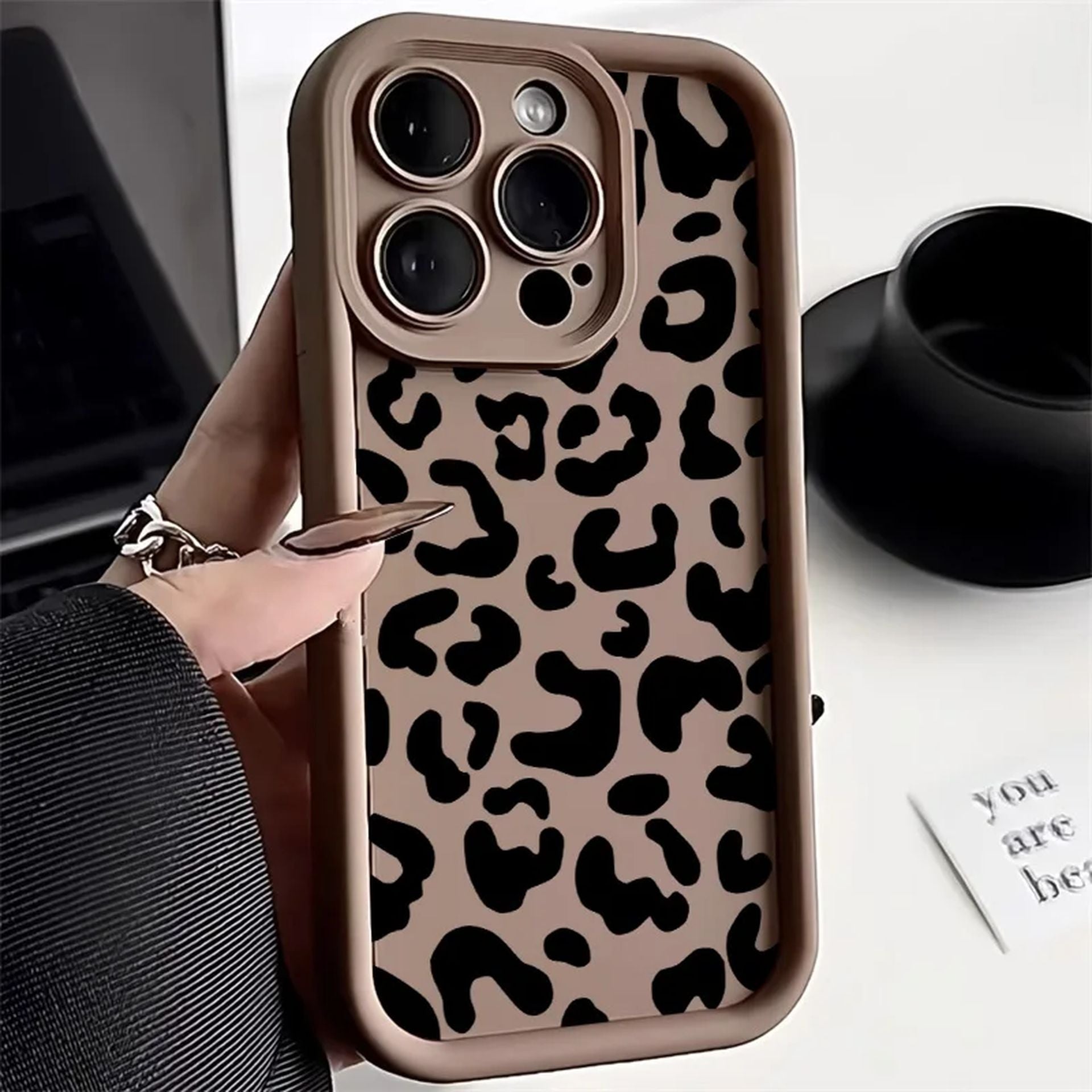 Coque Léopard Flexible Avec Protection Renforcée pour iPhone 14 - Marron
