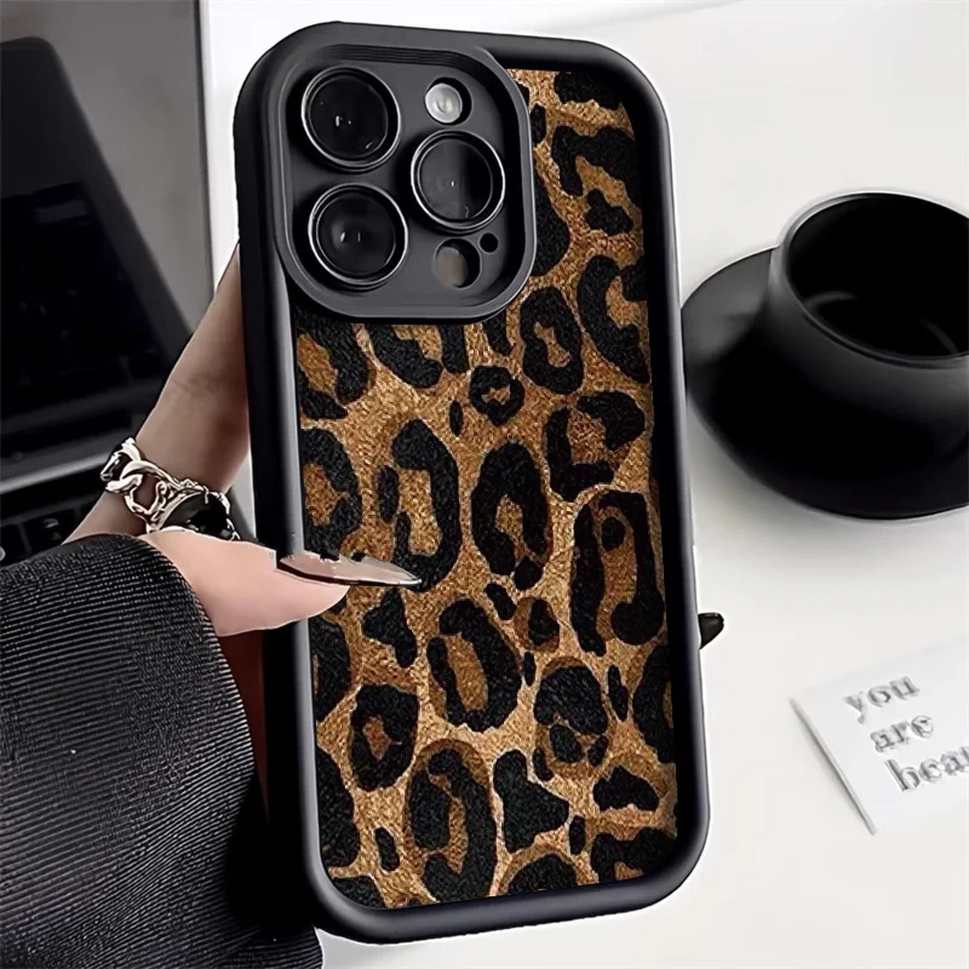 Coque Léopard Flexible Avec Protection Renforcée pour iPhone 14 - Noir