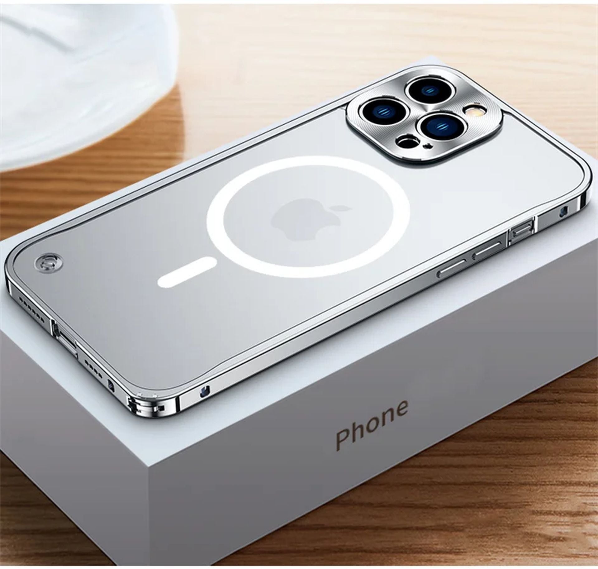 Coque Magnétique Aluminium Transparente Élégante pour iPhone 14 - Argent