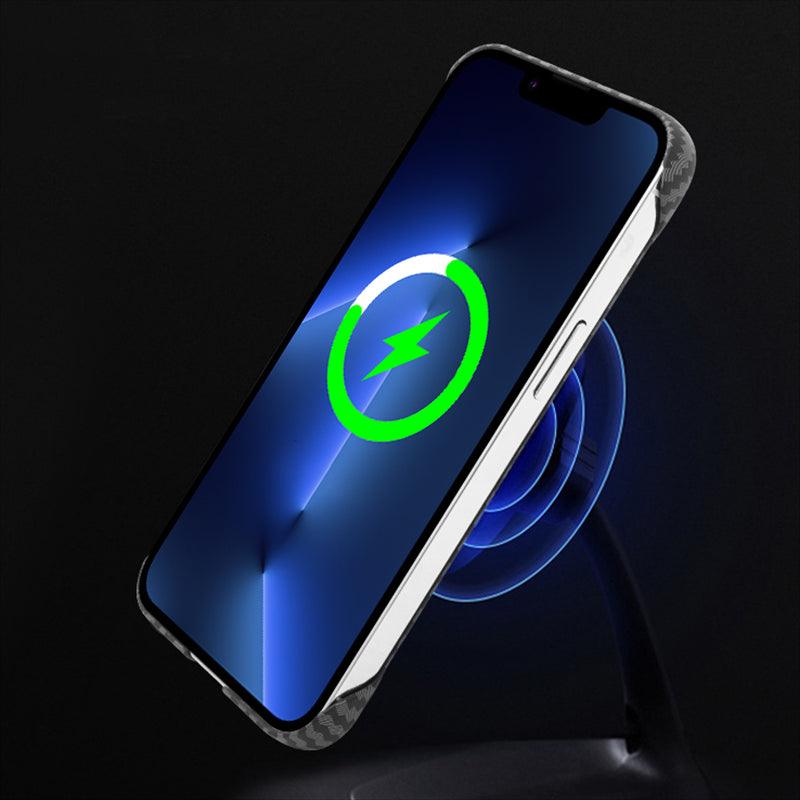 Coque Magnétique Aspect Fibre de Carbone pour iPhone 16 Pro