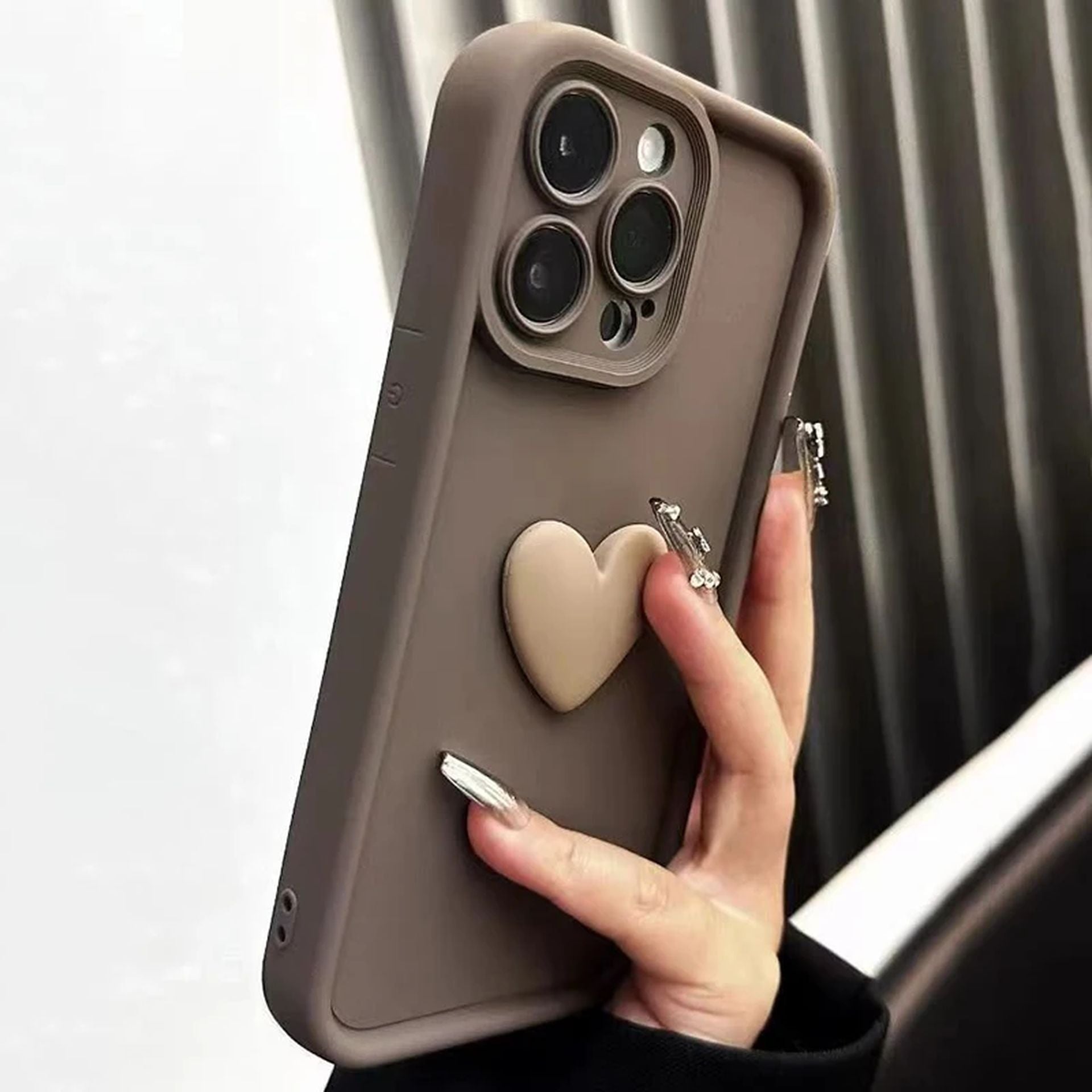 Coque Silhouette Douce Avec Cœur 3D Antichoc pour iPhone 16