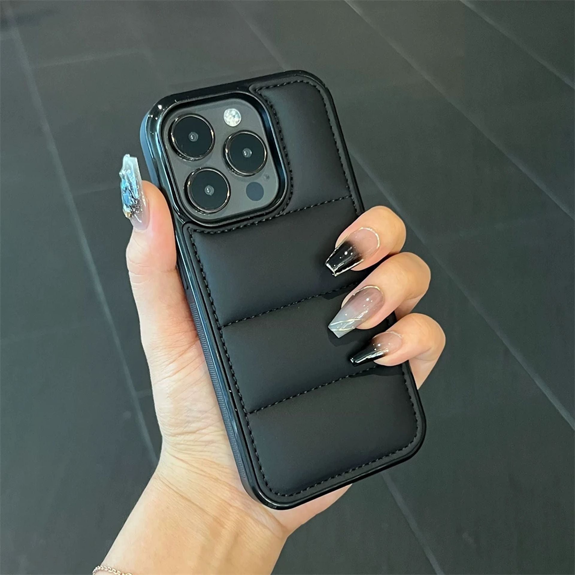 Coque Silicone Antichoc Souple Avec Design Élégant pour iPhone 15 Pro Max - Noir