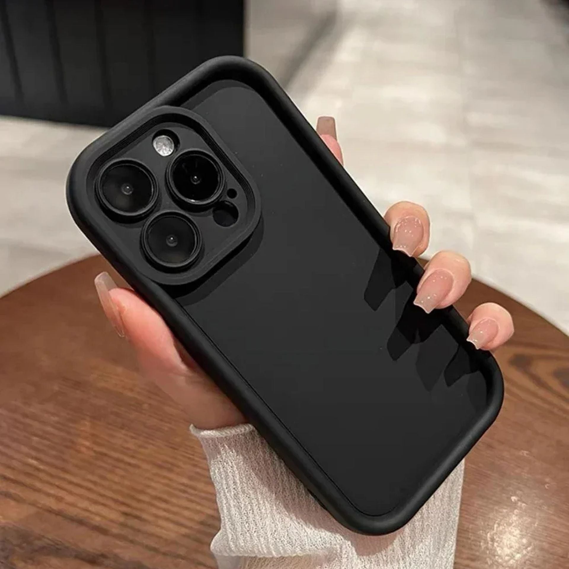 Coque Sillicone Antichoc Élégante avec Design Minimaliste pour iPhone 14