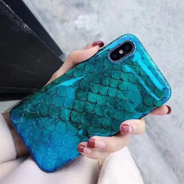 Coque aspect écailles de poisson bleu gravée au laser pour iPhone 12 - Coque Wiqeo Apple, Coque, Elle, Fine, iPhone 12, Slim, Tendance, Ultra Slim Wiqeo, Déstockeur de Coques Pour iPhone