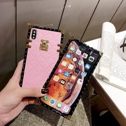 Coque luxueuse en cuir d'agneau cousu et coins métalliques pour iPhone 11 - Coque Wiqeo Apple, Coque, Elle, Fine, iPhone 11, Slim, Tendance Wiqeo, Déstockeur de Coques Pour iPhone