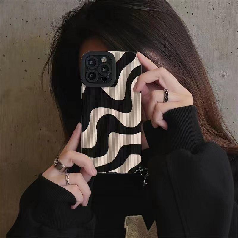 Coque à Rayures Zébrées pour iPhone 15 - Coque Wiqeo 10€-15€, Coque, iPhone 15, Silicone Wiqeo, Déstockeur de Coques Pour iPhone
