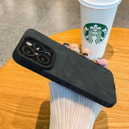 Coque souple aspect cuir noire pour iPhone 13 Pro avec découpe caméra renforcée. - Wiqeo