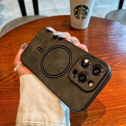 Coque noire en cuir avec aimant MagSafe pour iPhone 13 Pro, finition lisse et élégante. - Wiqeo