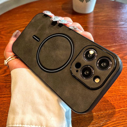Coque Magsafe noire effet cuir pour iPhone 14 Pro avec contours souples et emplacement caméra renforcé. - Wiqeo