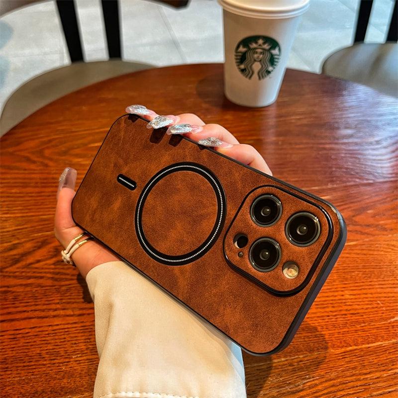 Coque iPhone 14 Pro en cuir marron avec anneau magnétique Magsafe et protection triple caméra. - Wiqeo