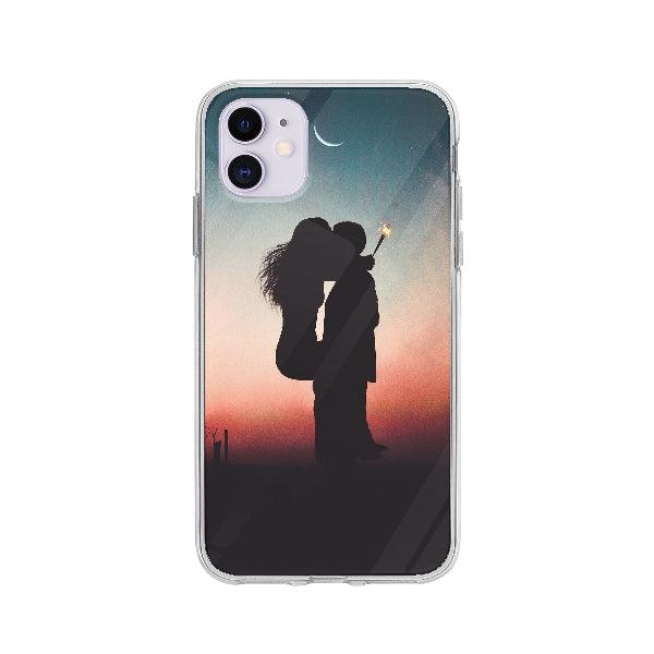 Coque Couple S'embrasse Sous La Lune pour iPhone 11 - Coque Wiqeo 10€-15€, Amour, Claudine M, Couple, iPhone 11, Lune Wiqeo, Déstockeur de Coques Pour iPhone