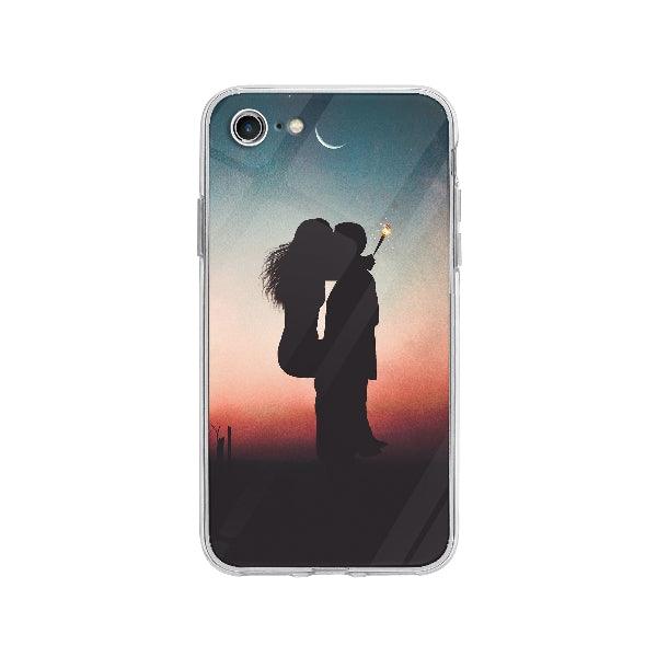 Coque Couple S'embrasse Sous La Lune pour iPhone 8 - Coque Wiqeo 10€-15€, Amour, Claudine M, Couple, iPhone 8, Lune Wiqeo, Déstockeur de Coques Pour iPhone