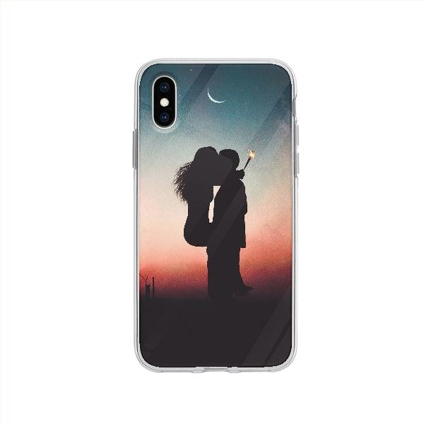 Coque Couple S'embrasse Sous La Lune pour iPhone XS - Coque Wiqeo 10€-15€, Amour, Claudine M, Couple, iPhone XS, Lune Wiqeo, Déstockeur de Coques Pour iPhone
