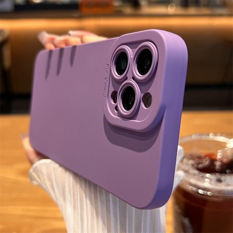 Coque silicone matte violet avec protection d'objectifs pour iPhone 15 Pro Max. - Wiqeo