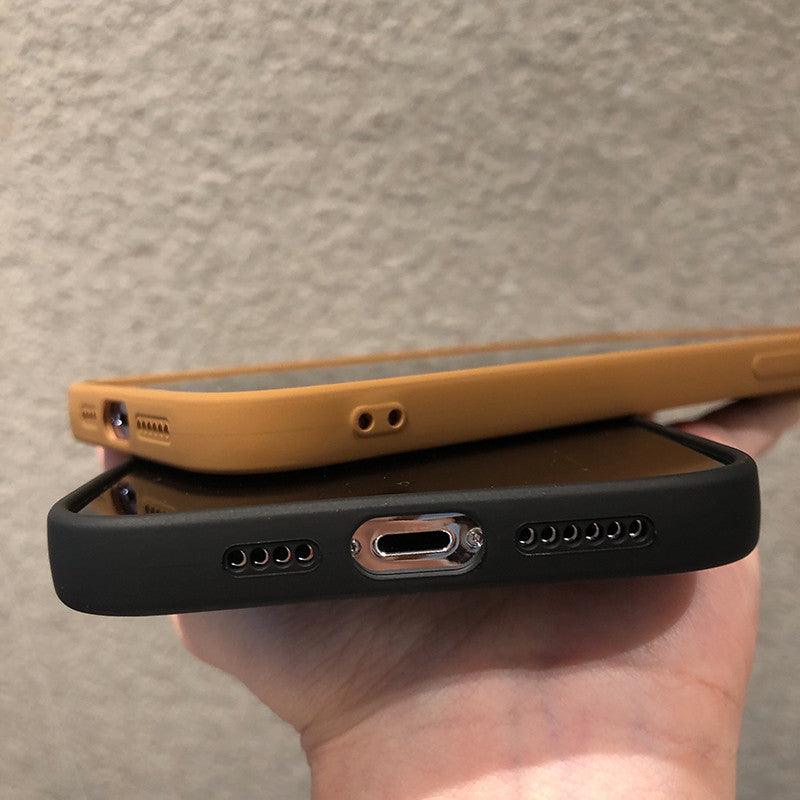 Coque silicone matte marron et noire avec protection d'objectifs pour iPhone 15 Pro Max, finition lisse. - Wiqeo