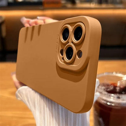 Coque silicone matte marron avec protection d'objectifs pour iPhone 15 Pro Max. - Wiqeo